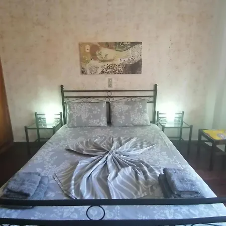 Nyaraló Nikos Asklipios *