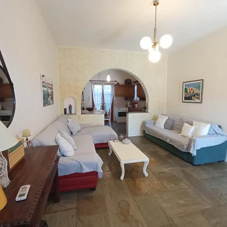 Nikos Asklipios Nyaraló Párosz