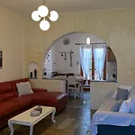 Nikos Asklipios Парос