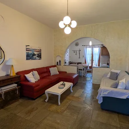 Nikos Asklipios * Parikia (Paros)