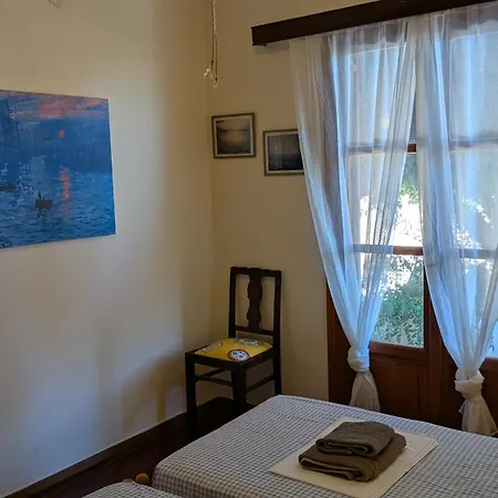 Nikos Asklipios * Parikia (Paros)