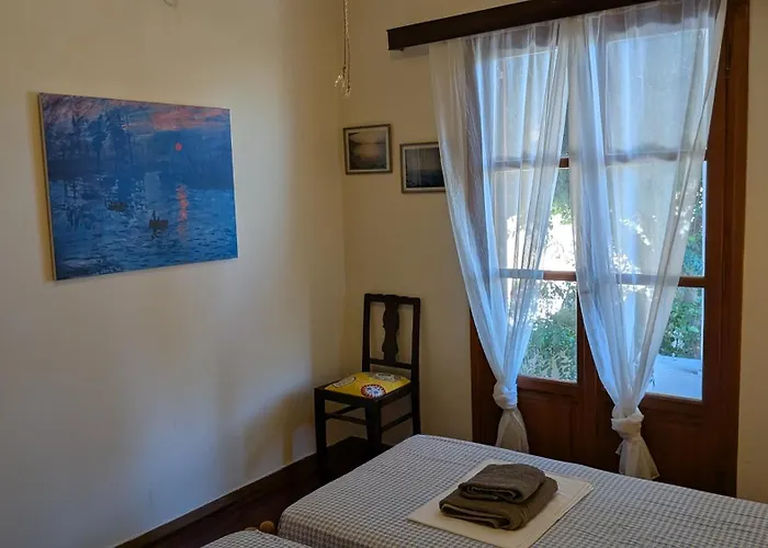 Nikos Asklipios * Parikia (Paros)